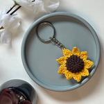 Load image into Gallery viewer, Sunflower keychain 🌻
