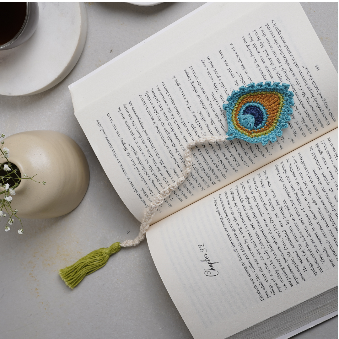 Whispers of Elegance: A peacock feather crochet bookmark ✨