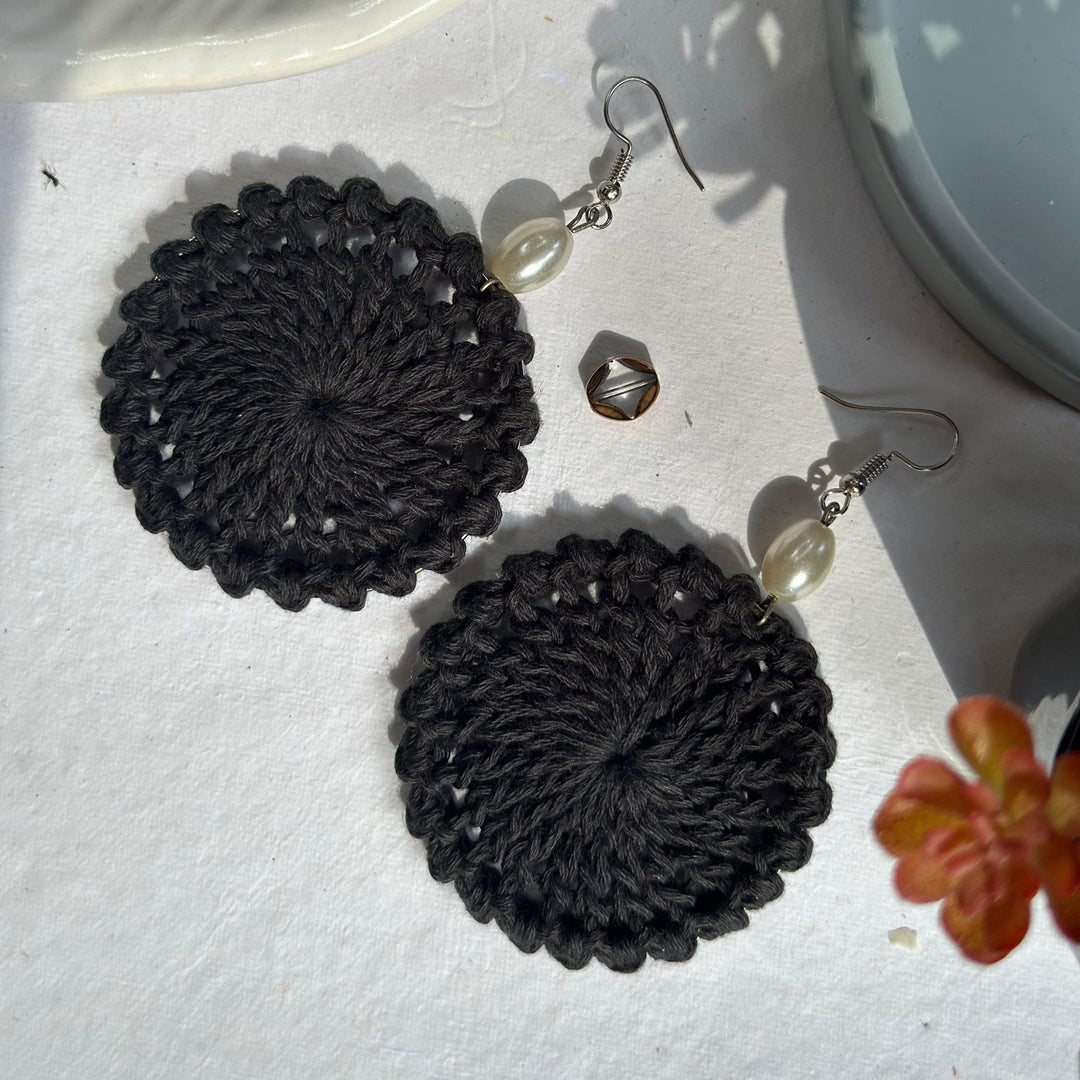 Knotra earrings 🖤