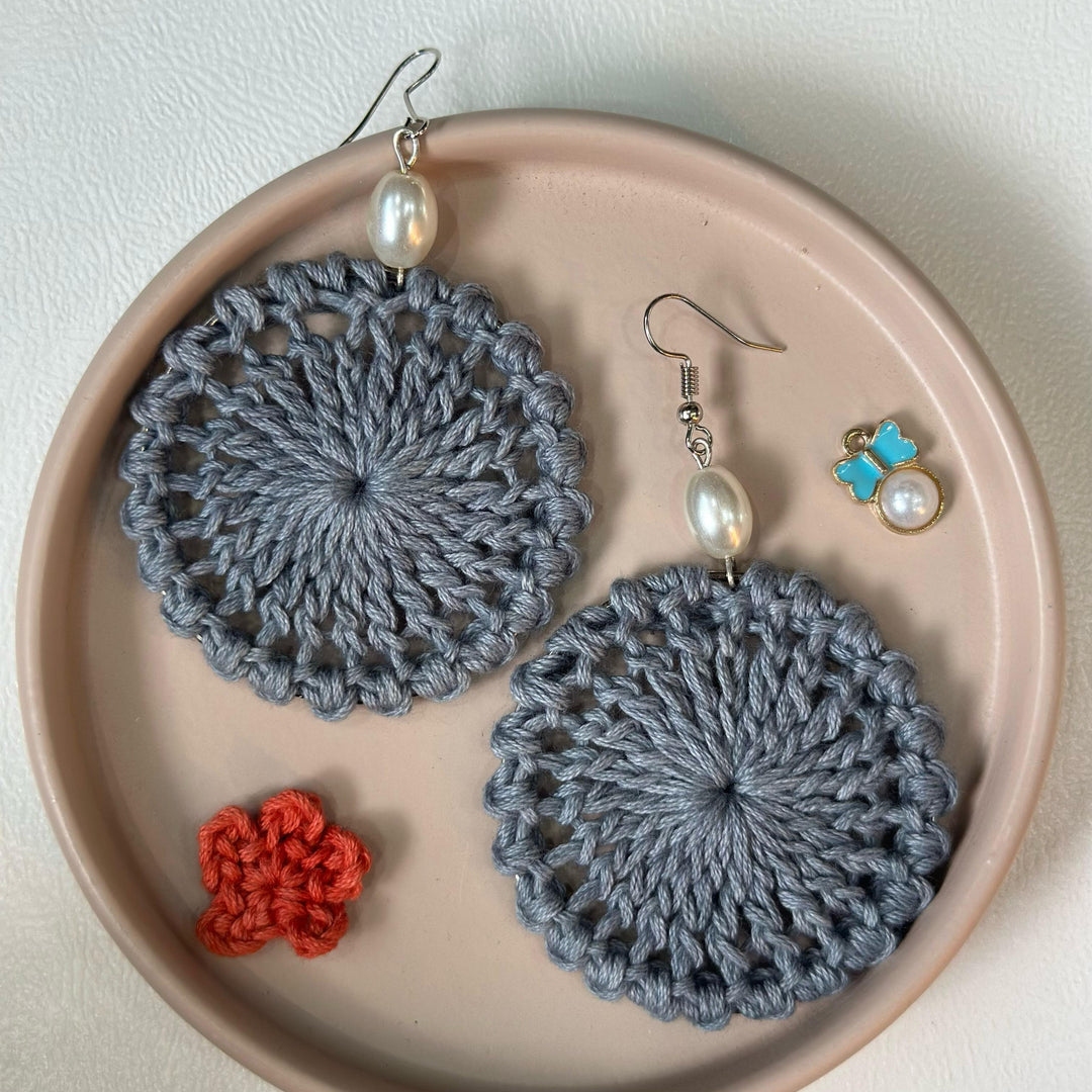 Grey hoops earrings 🩶