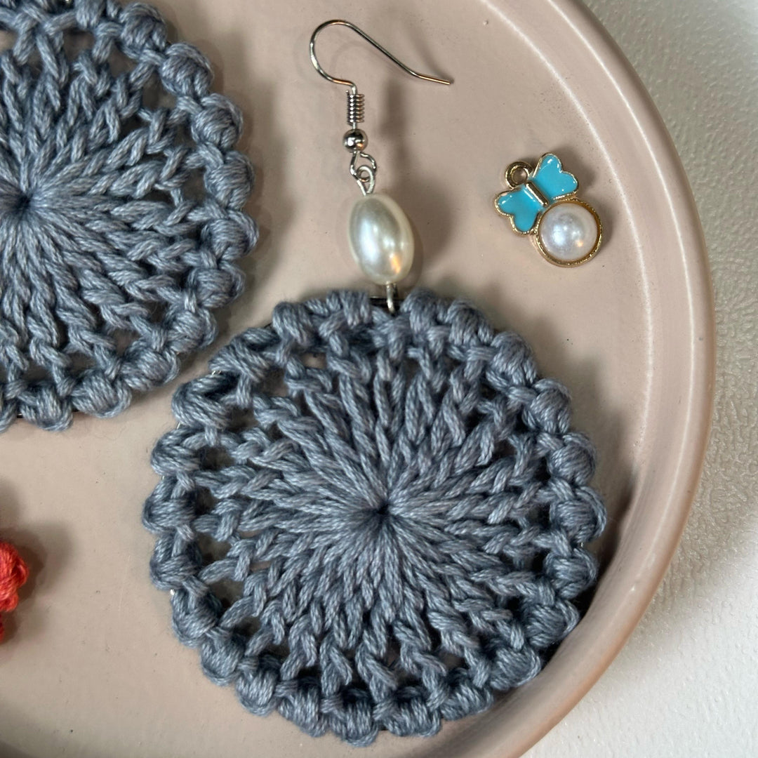 Grey hoops earrings 🩶