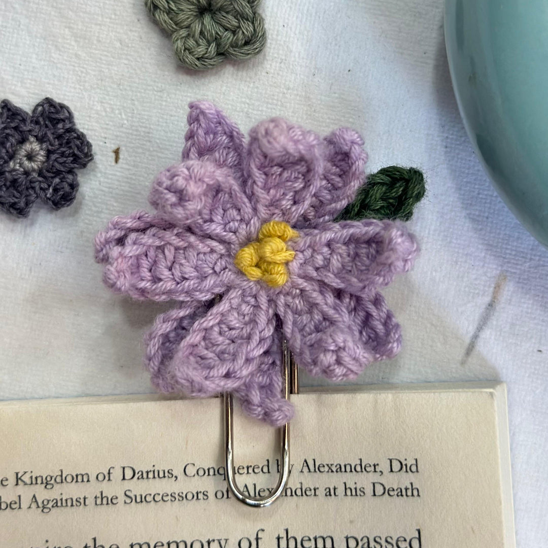 Lily flower bookmark 💜