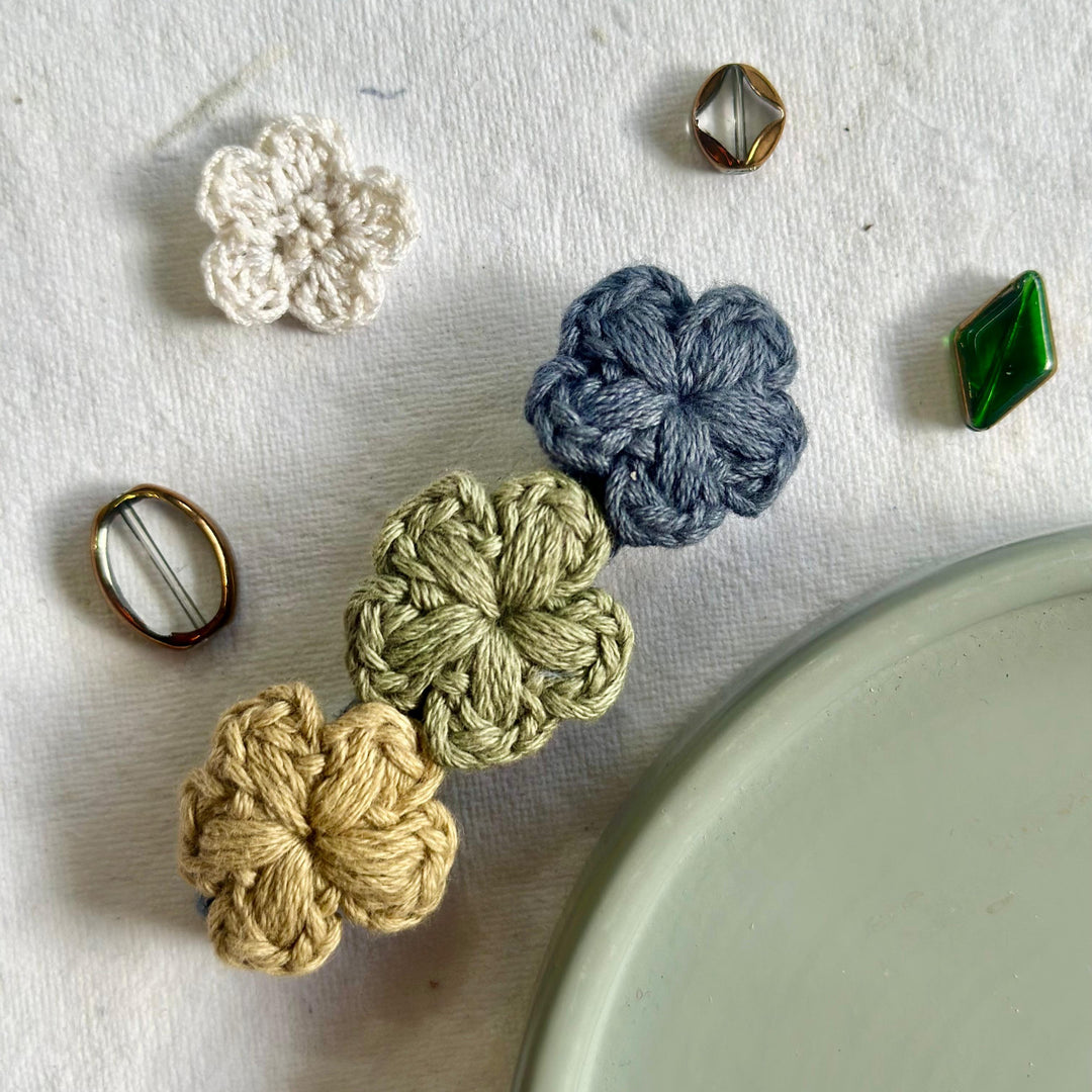 Multi-color flower hairclip 🧡