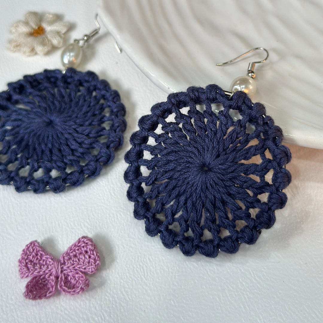 Navy danty earrings 💙