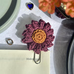Load image into Gallery viewer, Flower pin bookmark 🌸
