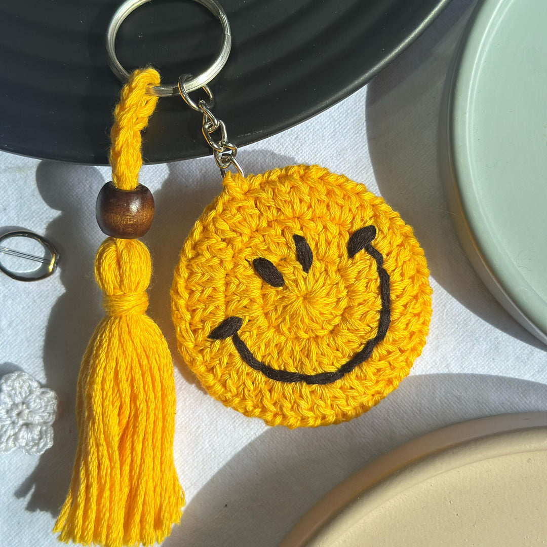 Smiley keychain with tassels 💛