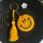 Load image into Gallery viewer, Smiley keychain with tassels 💛
