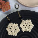 Load image into Gallery viewer, Snowflake earrings 🤍
