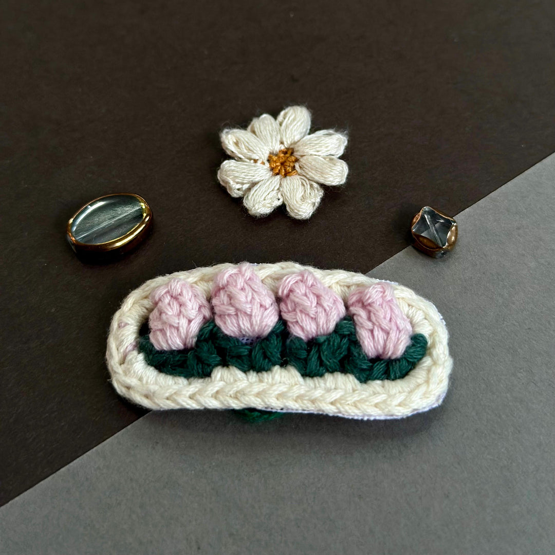 Tulip hairclip 🌸